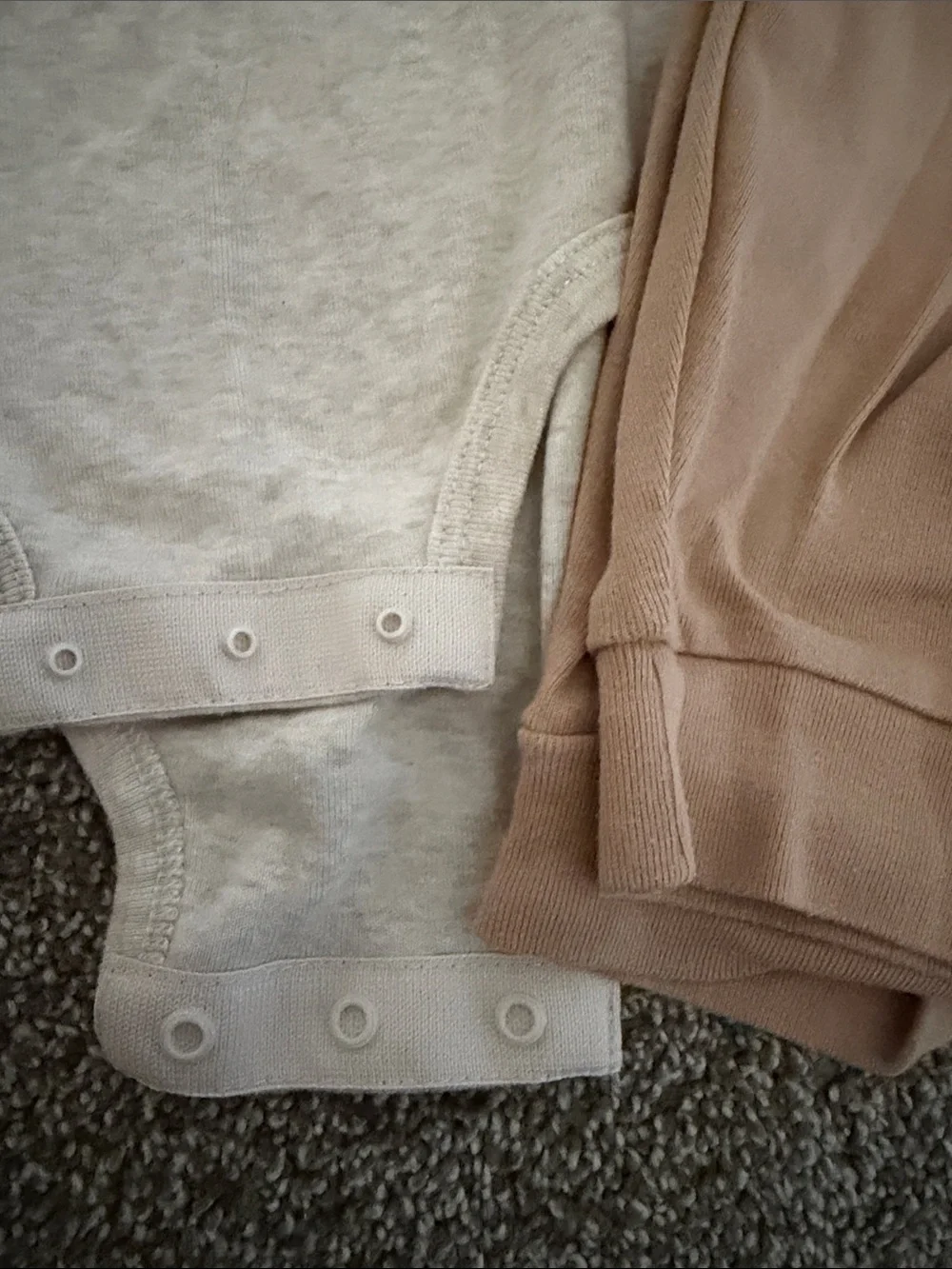 Nike Baby Bodysuit & Pants Set in Beige and Cream